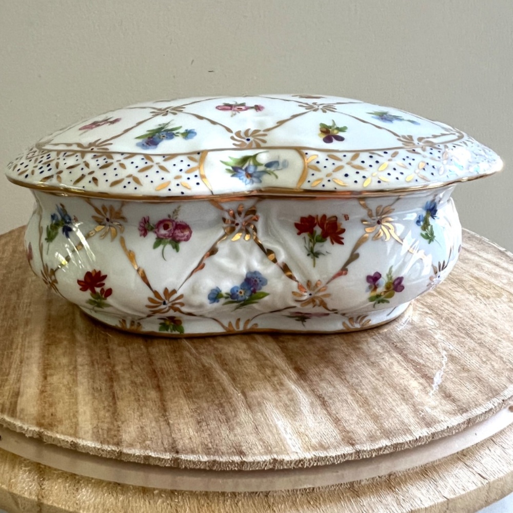 Stunning!  Large Vintage Heart-Shaped Trinket Box
